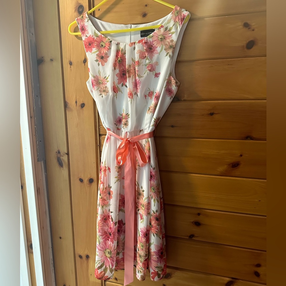 Beautiful summer dress. Worn once.